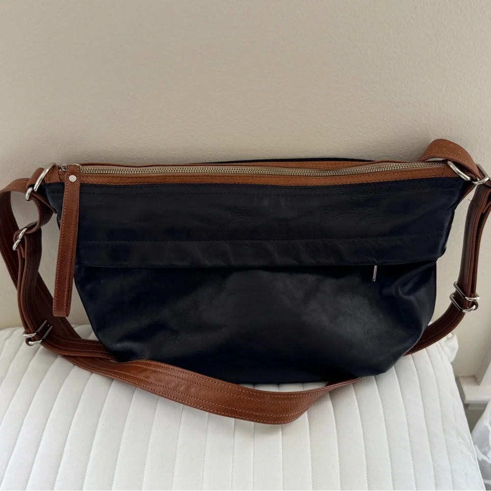 Rough & Tumble Black Leather Small Duffel Single Zip Convertible Bag in EUC